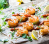 Brochettes de crevettes grillées