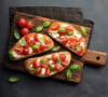 Bruschetta de tomates anciennes et basilic frais